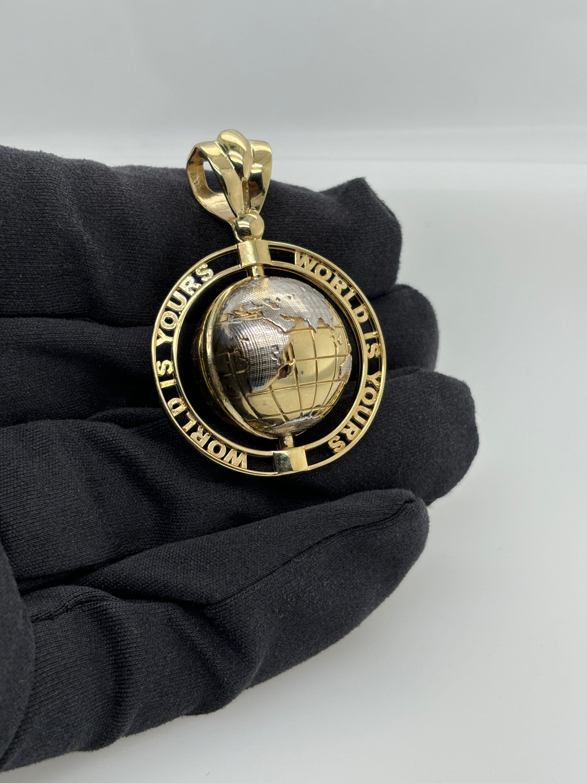 Globe pendant